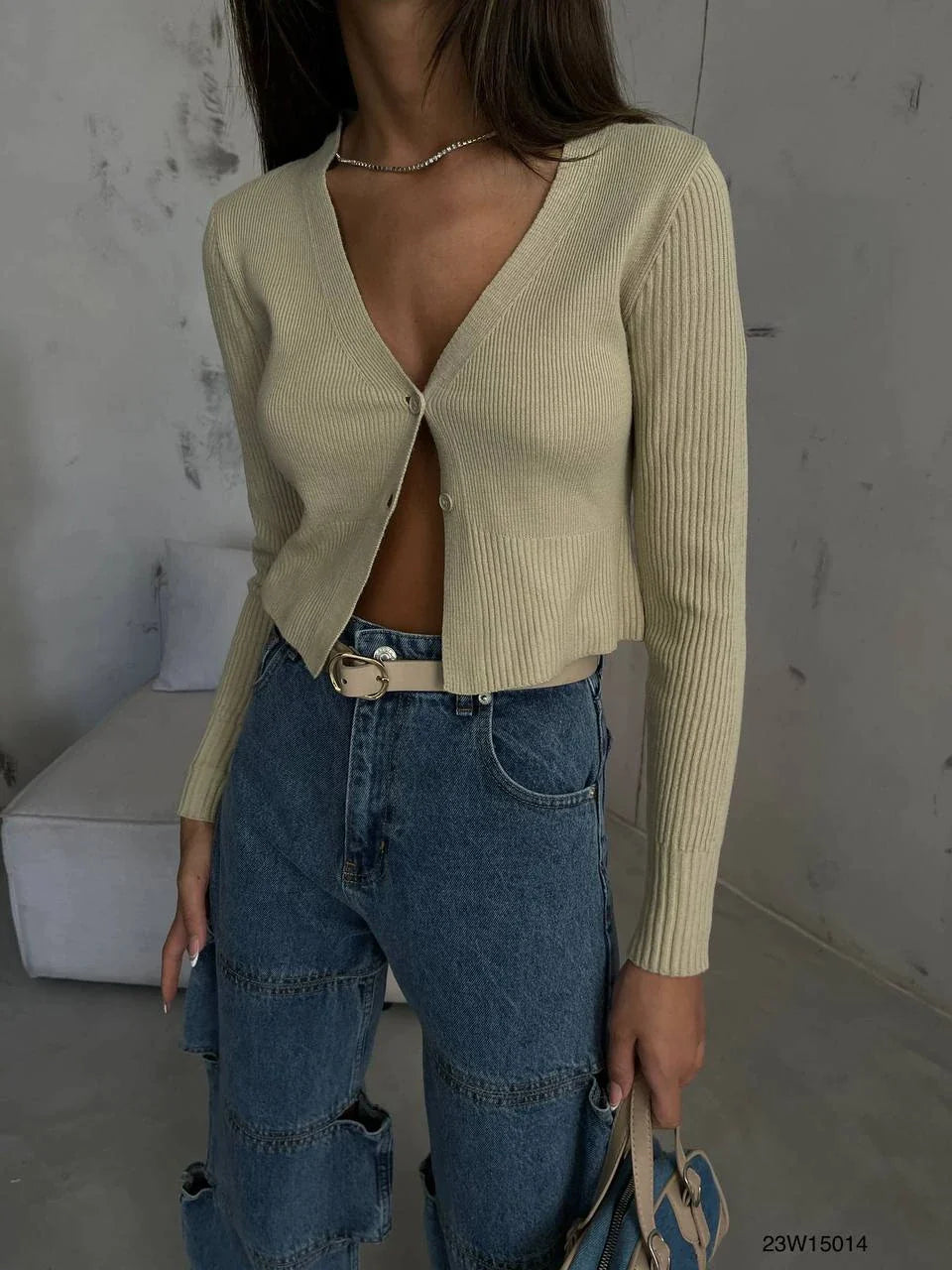 Dual button V -neck knitwear blouse