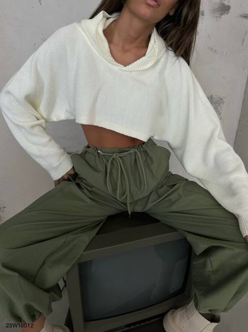 Crop sweater with hooded